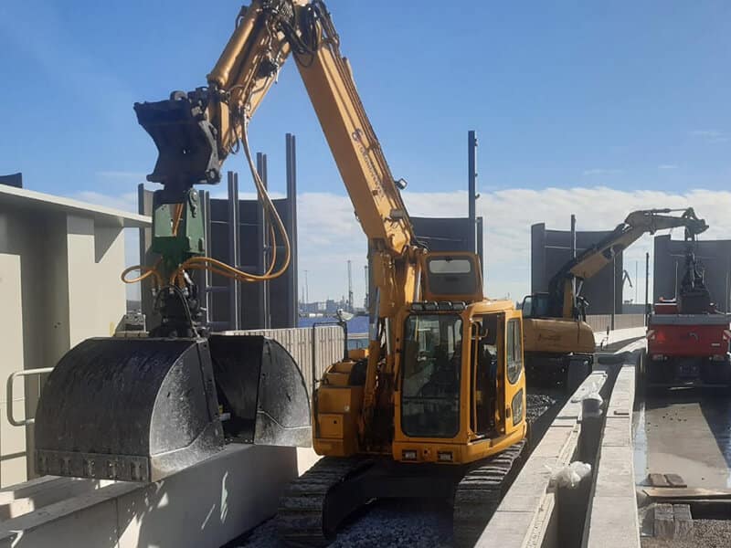 Van Eerd - Verhuur Rupsgraafmachine Komatsu Pc138