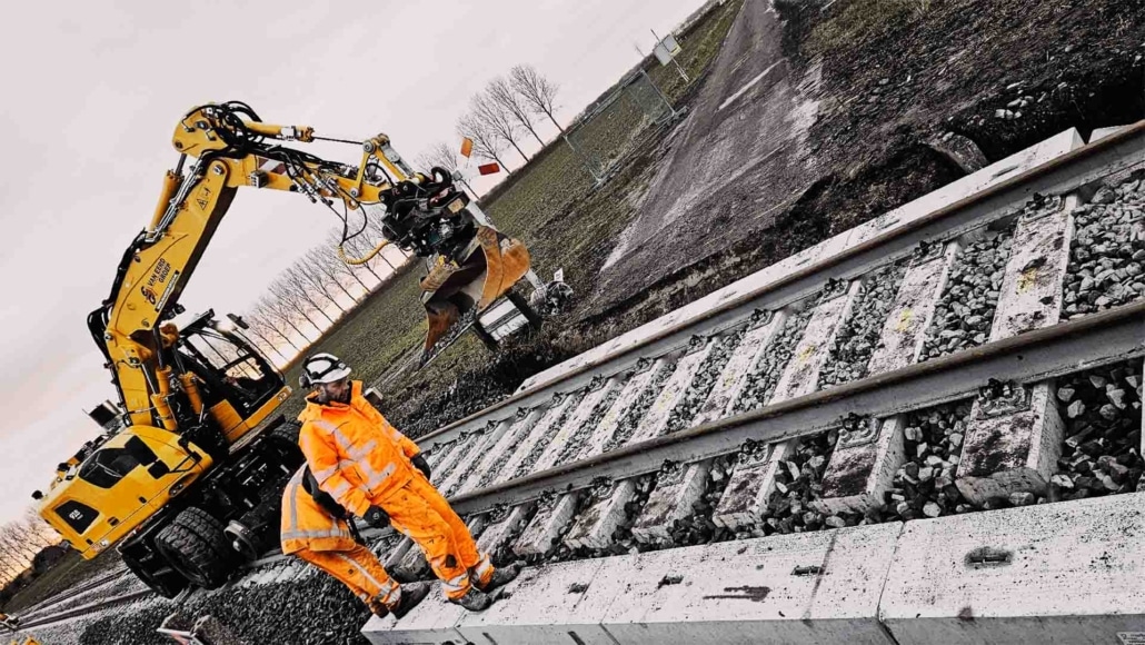 Spoorwegbouw Machine Werkzaamheden Sas Van Gent Spoorwegbouw machine ballastvernieuwing rails Sas van Gent Van Eerd