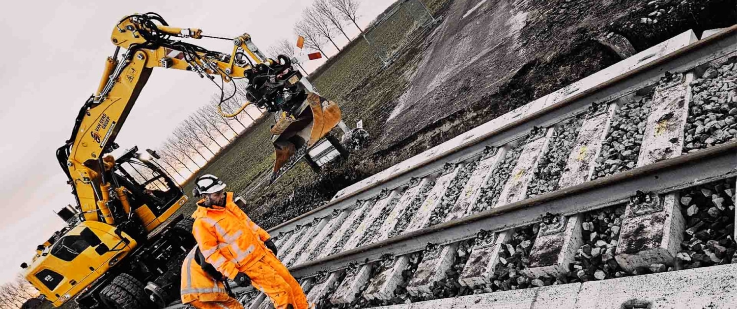 Spoorwegbouw Machine Werkzaamheden Sas Van Gent Spoorwegbouw machine ballastvernieuwing rails Sas van Gent Van Eerd